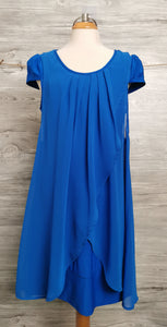 WOMENS SIZE XS - BLUE SAND, Made in Italy Dress EUC

Lined. Drapes beautifully, cap sleeves and Colbolt blue colour with Chiffon overlay. 

No size tag. Measurements are in the pictures.  

