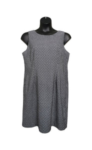 WOMENS PLUS SIZE 16 - MARIO SERANI, Sleeveless Dress EUC

Pencil & Patterned style dress thats great for all occasions.  Made well and has some stretch.

 

