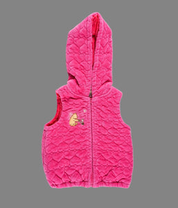 BABY GIRL SIZE 6/12 MONTHS - DISNEY, Pink Hooded Vest EUC

Super cute and well made!  Winnie The Pooh & Piglet embroidery makes this even more adorable.  Generously sized hood that's perfect for spring and fall seasons.  

