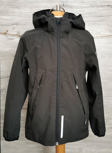 BOY SIZE 7/8 YEARS - REIMA Black Hooded Jacket EUC

High quality brand that's stylish and made really well. Perfect for spring and fall weather.  

Removable hood, reflective strips, side zippers, adjustable straps on inside, lined. 

Note* there is a stain on the back (see pic for reference) the actual stain isnt as noticeable in normal lighting. 

