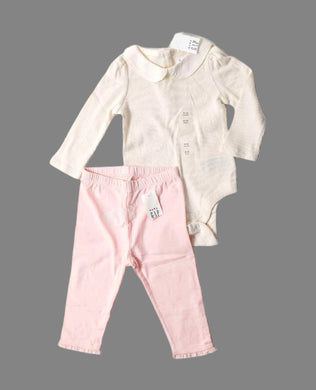 BABY GIRL SIZE 6/12 MONTHS - GAP 2-PIECE MIX N MATCH OUTFIT - NEW WITH TAGS

Soft Baby Pink Leggings and Long-sleeved Rib Knit Cream colour Onesie with Scalloped Neck Line.  Such an adorable and sweet little vintage feel outfit! 

Perfect for spring and fall weather. 

