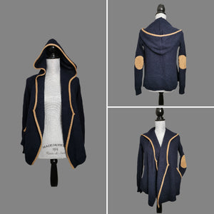 WOMENS SIZE XS - Abercrombie & Fitch, Hooded Navy Blue Knit Drape Cardigan EUC

Cozy and stylish!  Perfect for any season since it's not too heavy. 

Tan colour elbow patches 

