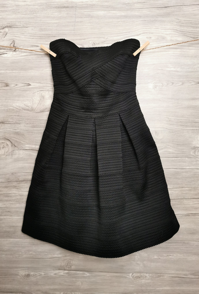 WOMENS SIZE SMALL - EXPRESS, Strapless, Fit and Flare Jacquard Black Dress, Sweetheart Neck EUC