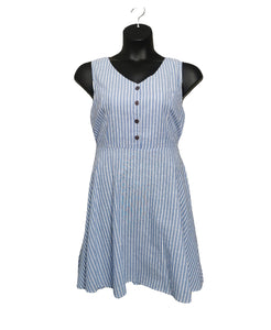 WOMENS SIZE XL - PAPILLON, Blue & White Stripes Apron Dress NWT

Beautiful boho / vintage style, fitted bodice with tie back belt and zippered back. 

100% Cotton / no stretch. 

Displayed on plus size mannequin. 

  

