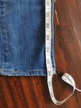 Load image into Gallery viewer, WOMENS or TEEN GIRL SIZE 25 - H&amp;M, Skinny High-rise, Stretch Jeans EUC B6