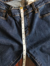 Load image into Gallery viewer, WOMENS SIZE 27 - BUFFALO, &#39;Faith&#39; Mid-rise, Dark Wash, Skinny Jeans EUC B6
