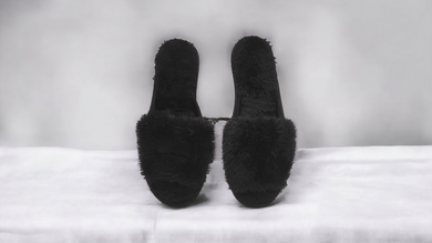WOMENS SIZE SMALL - Black Washable Fuzzy House Slippers NWOT B9