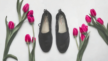 Load image into Gallery viewer, WOMENS SIZE 7 W - BOB&#39;s, Black Comfort Memory Foam Shoes EUC B26