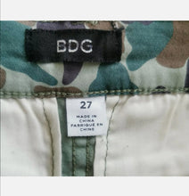 Load image into Gallery viewer, WOMENS SIZE 27 BDG CARGO PANTS NWOT - Faith and Love Thrift