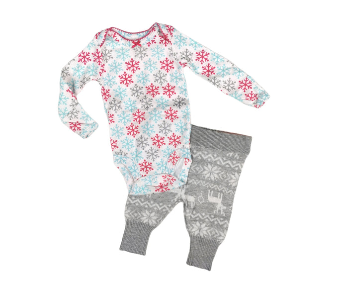 BABY GIRL SIZE 0-3 MONTHS 2-PIECE MIX N MATCH OUTFIT NWT / NWOT

JOE FRESH Soft knit pants in size 0-3 months NWT

CARTER'S Newborn long-sleeved onesie NWOT 

