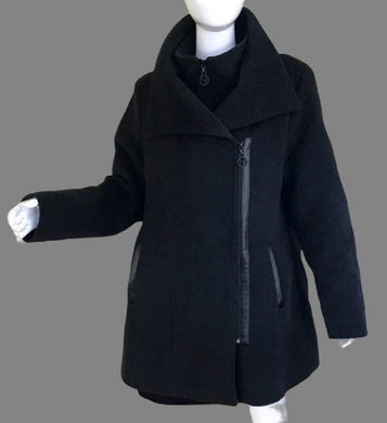 WOMENS PLUS SIZE 16P - NIKKI JONES COLLECTION, ASYMMETRICAL WOOL / CASHMERE BLEND PEA COAT EUC

Beautiful dark Heather grey, made in Canada. Stunning wool jacket! 

This would best fit a plus size 14/16 (smaller fitting in my opinion) 

