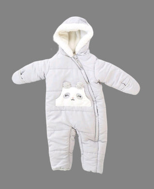 UNISEX SIZE 3/6 MONTHS - CARTERS WINTER SNOWSUIT EUC

Super soft and cute!  Built-in mittens, hooded, fleece lined for keeping baby warm.  Excellent preloved condition.  

