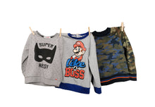 Load image into Gallery viewer, BOY SIZES (4-6 YEARS) 3 PACK SWEATERS VGUC 

Nintendo Mario sweater VGUC 

JOE FRESH Camo sweater EUC

CASTRO Batman Sweater (play condition) 

Perfect for spring and fall weather. 

 

